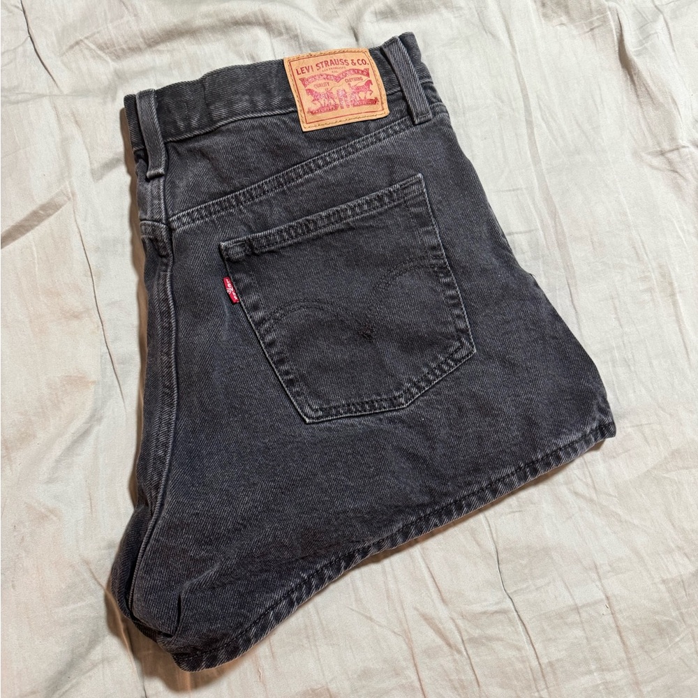 Levi’s High-Waisted Mom Shorts - Size 32
